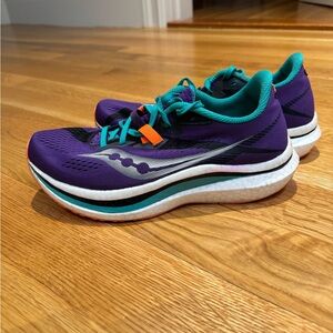 Saucony Endorphin Pro - Women size USA 8.5